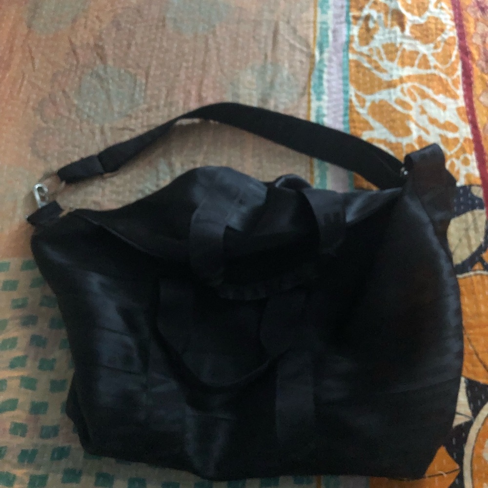 Harveys Black Weekender Seatbelt Bag